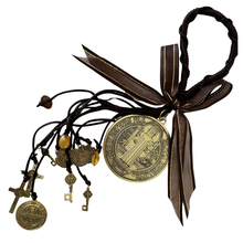 Load image into Gallery viewer, St. Benedict Detente Medal... Detente  de San Benito
