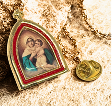 Load image into Gallery viewer, Religious Pin with Schoenstatt Movement Symbols

